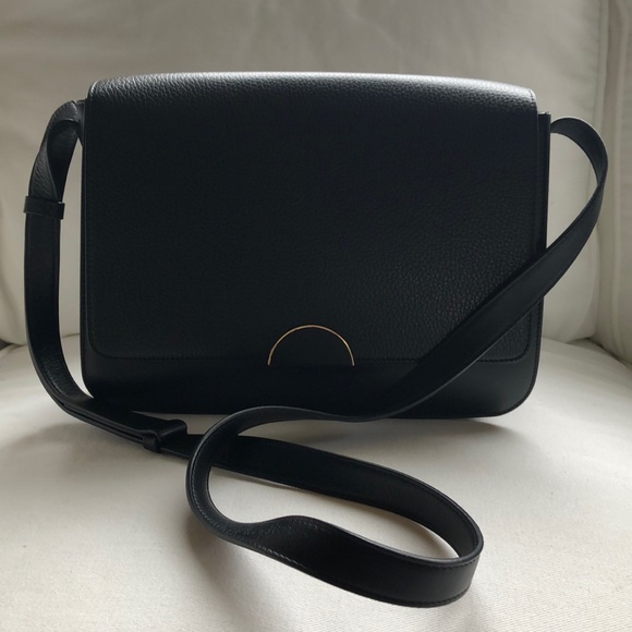 cuyana classic shoulder bag